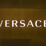 Come decorare la casa con carta da parati di Versace