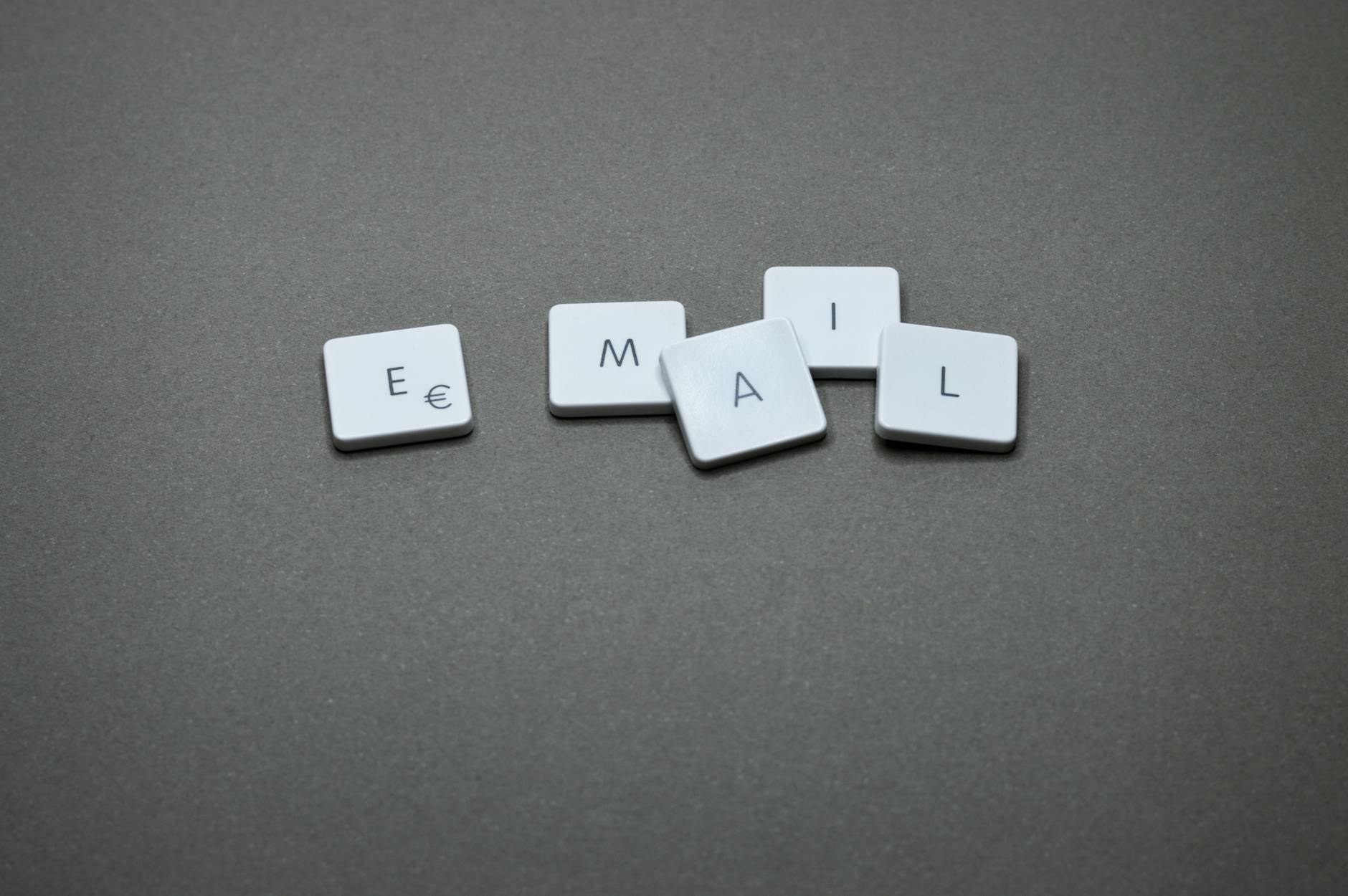 Come rispondere a un’email difficile senza perdere il tono professionale